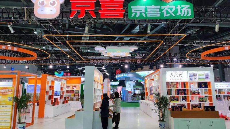 服装店喷绘背景墙，材质选择背后的秘密